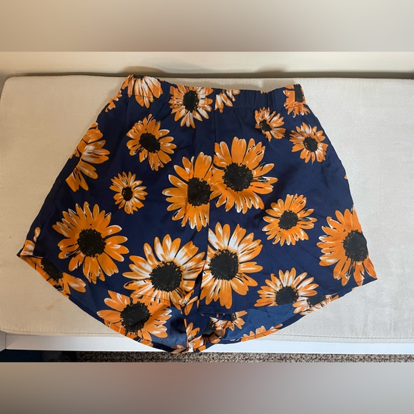 Shein sunflower matching top and shorts set, size xs - Picture 5 of 6